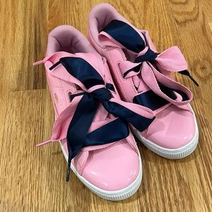 Girls Puma ribbon shoelace sneakers